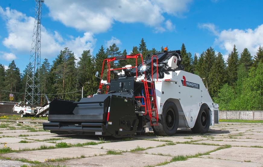 Первый перегружатель Roadtec SB-3000 в России